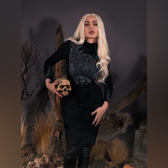 La Femme En Noir Hessian Dress - Picture 5 of 9